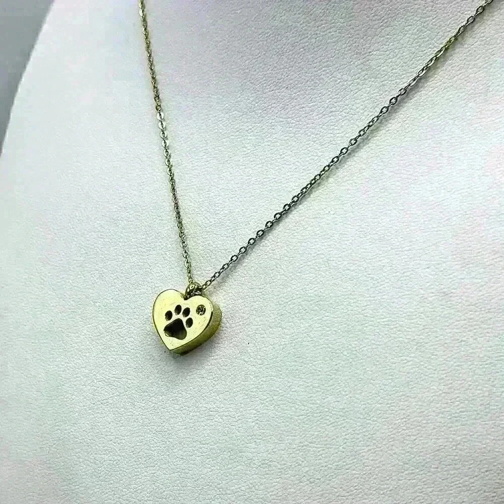 Heart Paw Print Pendant Necklace in yellow Gold
